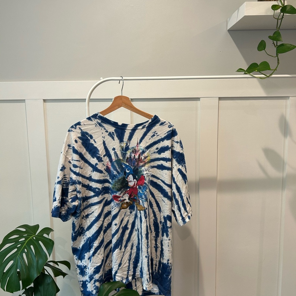 2000s Disney Blue and White Tie-Dye T-Shirt